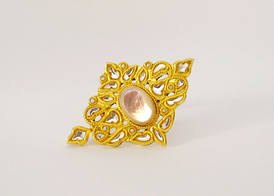 Kundan Hair-Clip with Mother of Pearl, from the Mumtaz collection.